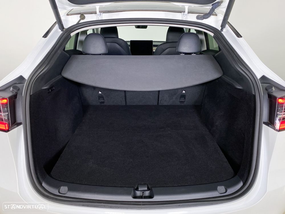 Tesla Model Y Standard RWD - 9