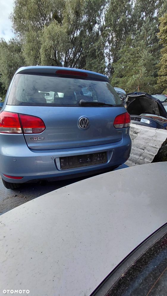 Na części: Volkswagen Golf  Rok 2011 Pojemność 1197 Moc 77 kw Benzyna - 4