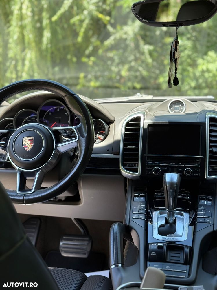 Porsche Cayenne 3.0 L - 3