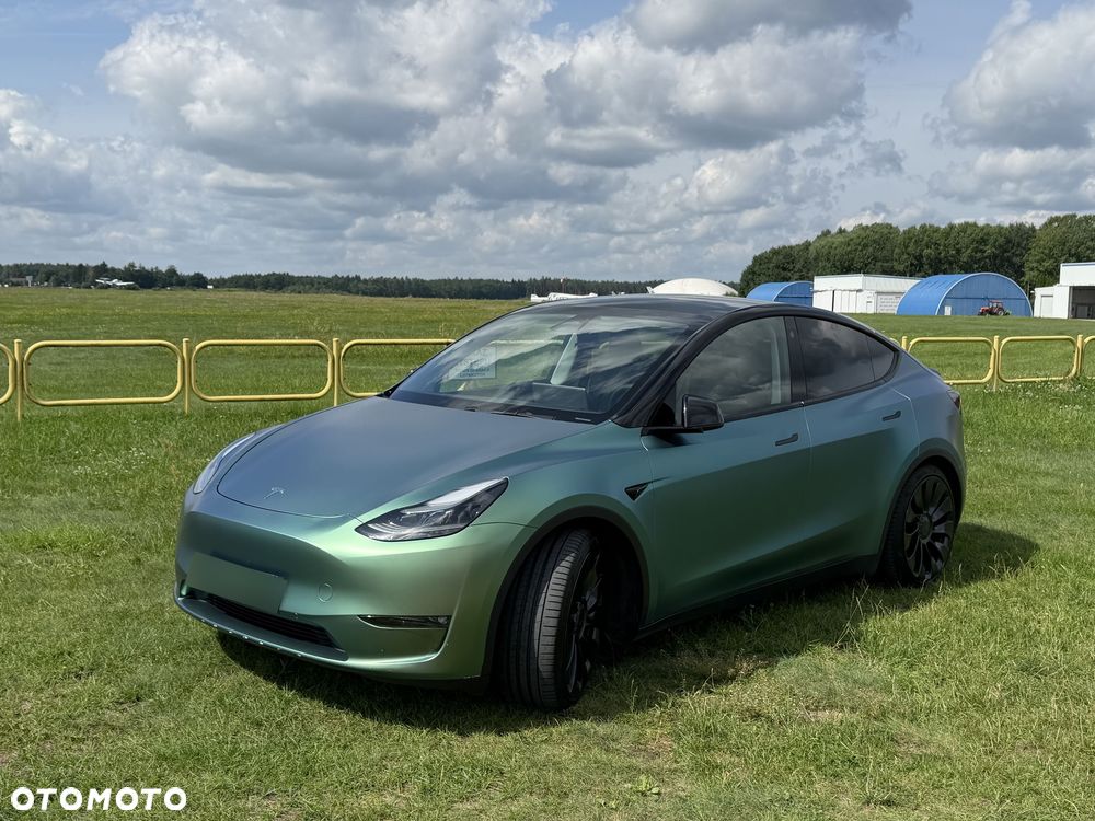 Tesla Model Y - 1