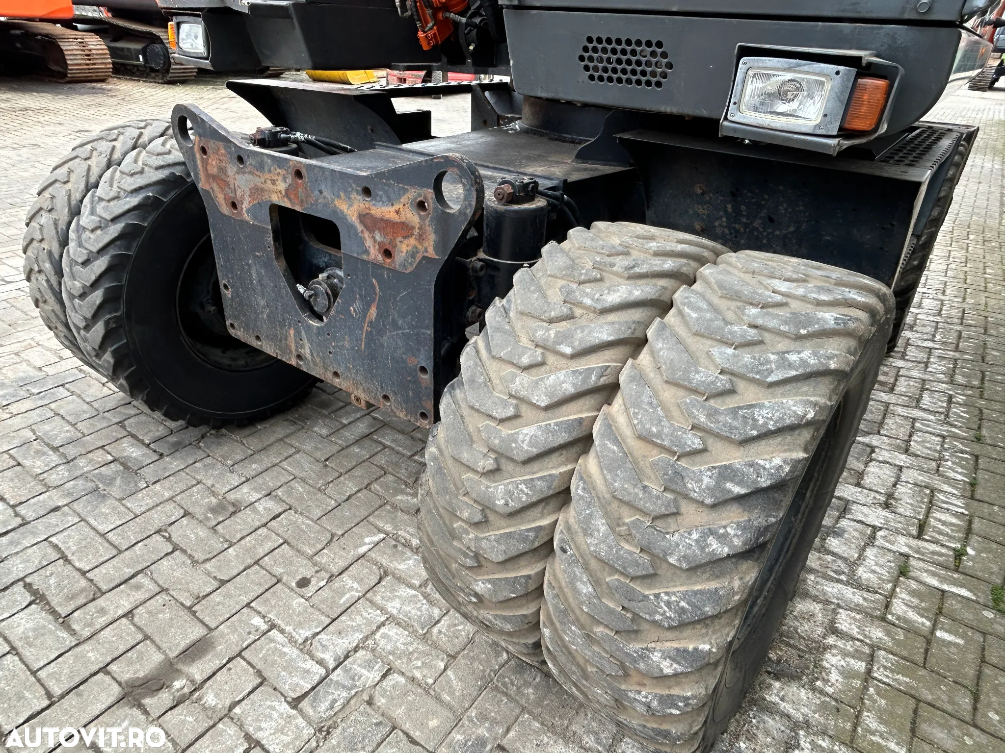 Hitachi ZX 140W-3 - 10