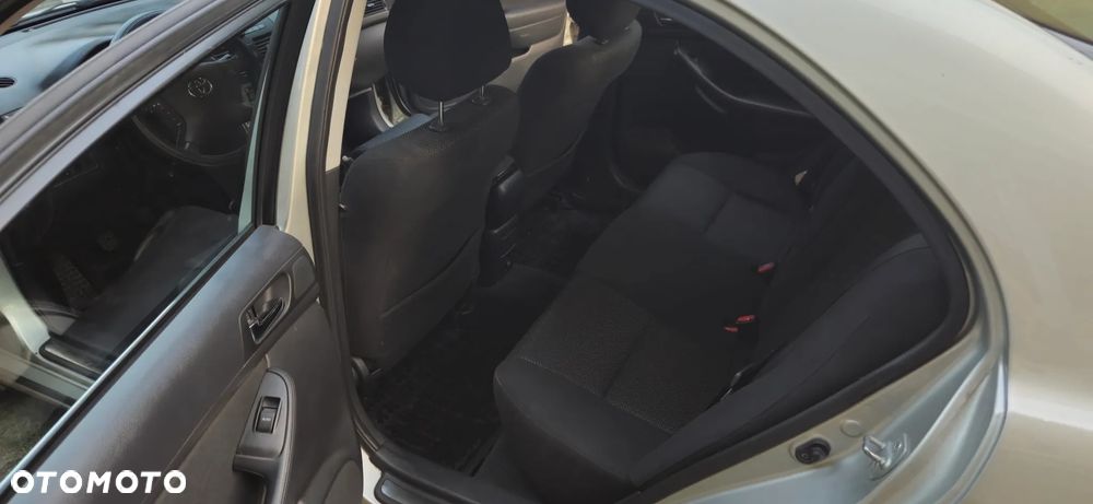 Toyota Avensis 1.8 VVT-i - 19
