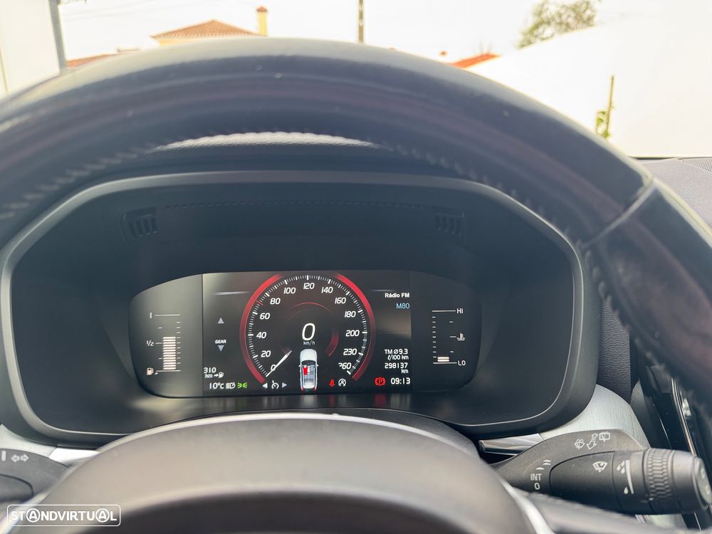 Volvo XC 60 2.0 D4 R-Design AWD - 9