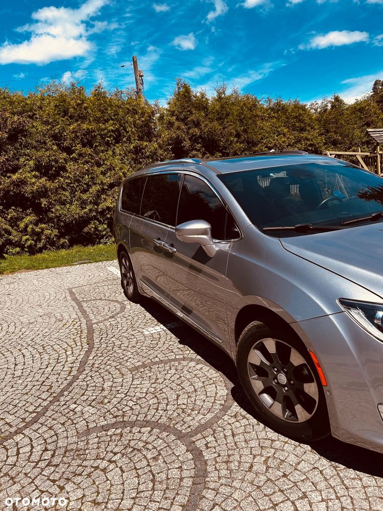 Chrysler Pacifica - 2