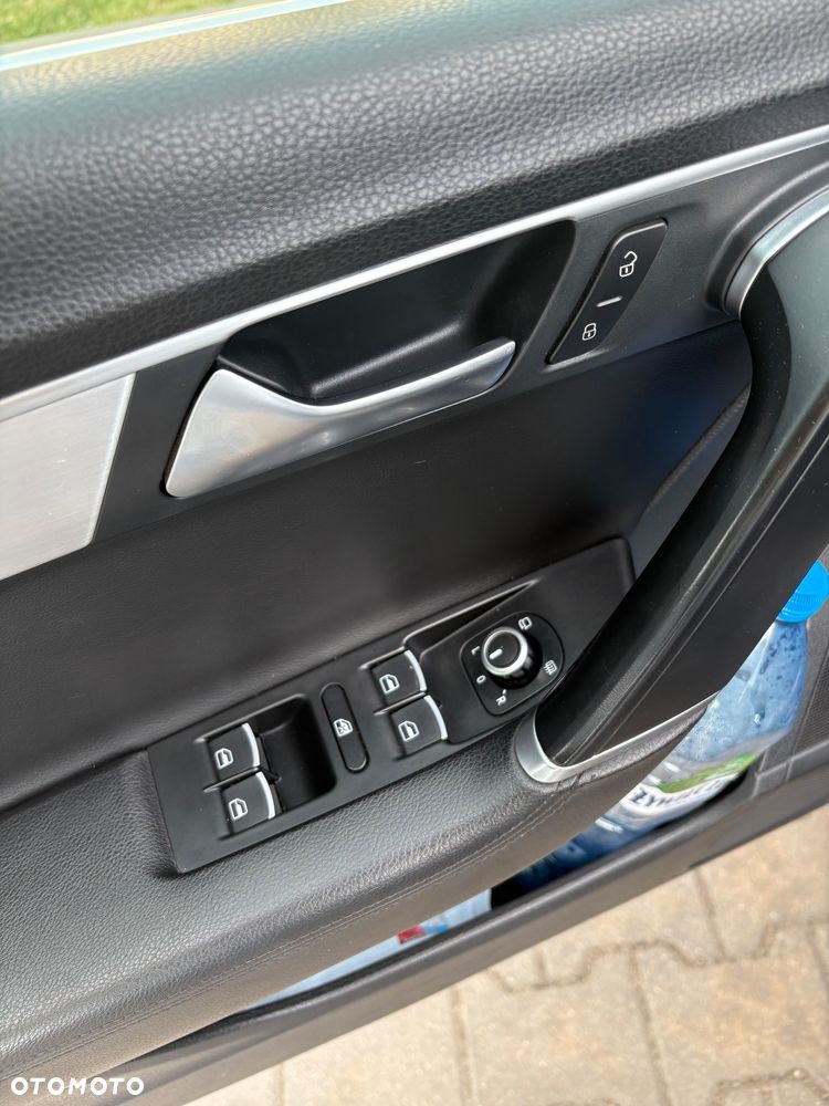 Volkswagen Passat 2.0 TDI Highline - 14