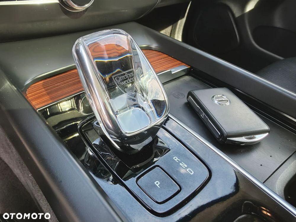 Volvo XC 60 B4 D AWD Plus Dark - 21