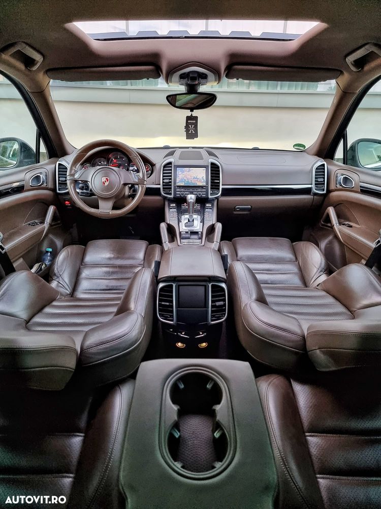 Porsche Cayenne 3.0 L V6 - 8