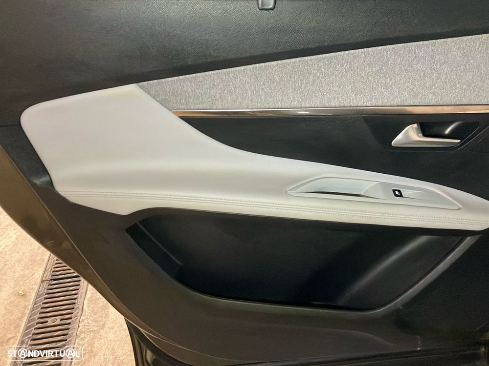 Peugeot 5008 1.2 PureTech Allure EAT8 - 22