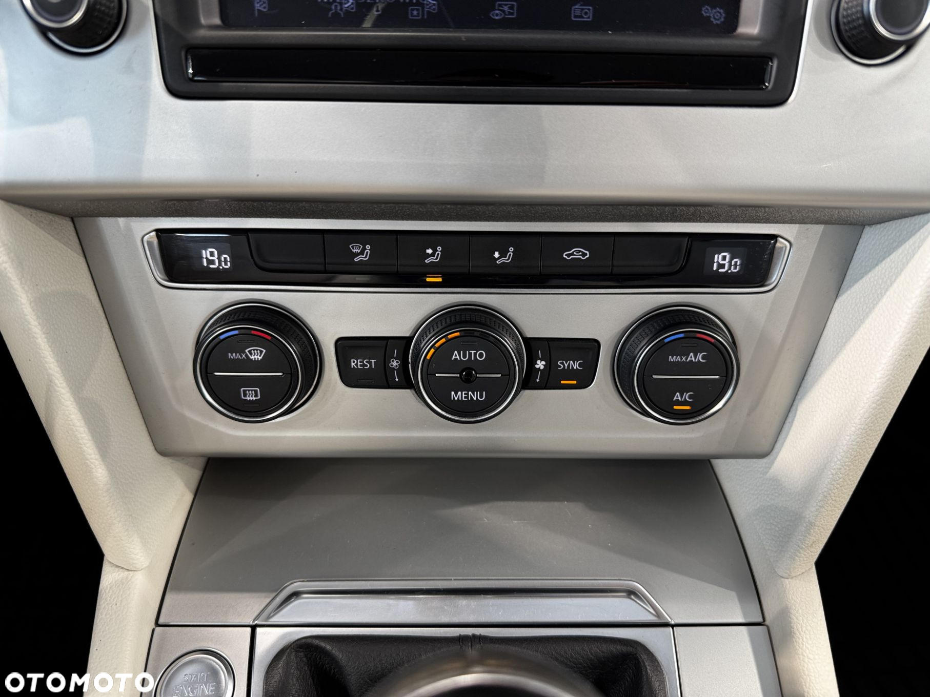 Volkswagen Passat - 25
