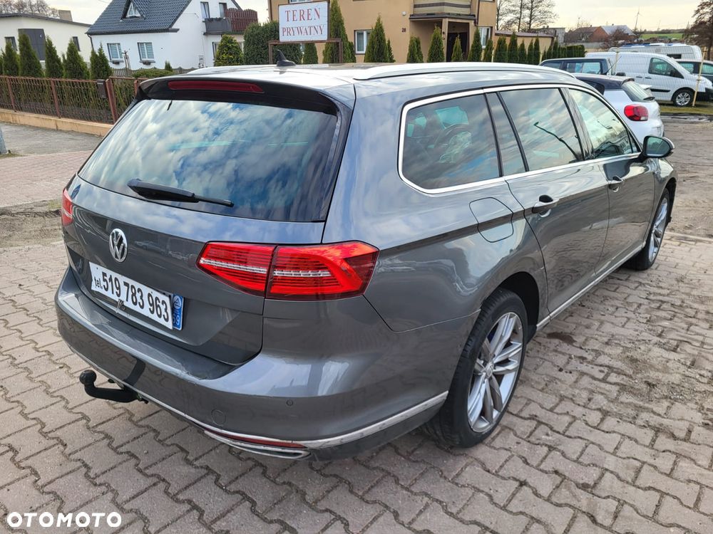 Volkswagen Passat - 1