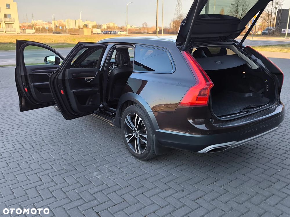 Volvo V90 Cross Country - 19