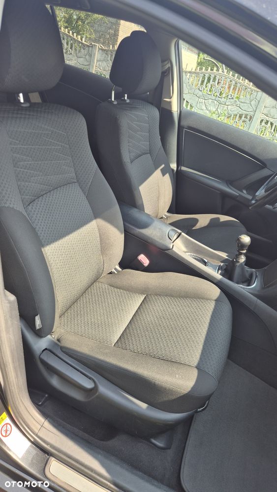 Toyota Avensis 2.0 D-4D Sol+NAVI - 17