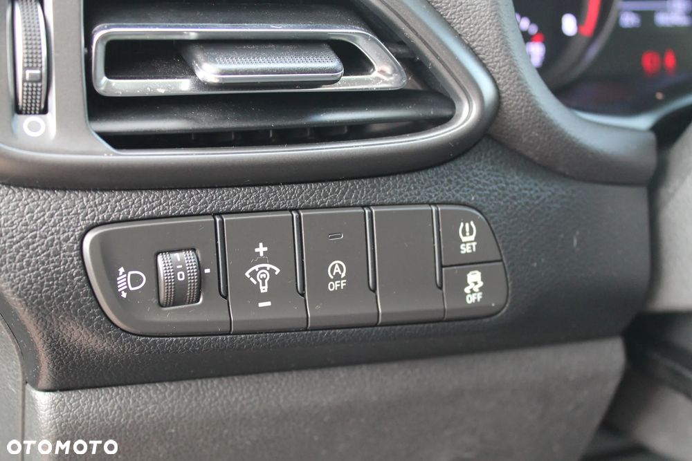 Hyundai i30 1.5 T-GDI 48V-Hybrid EDITION 30+ - 13