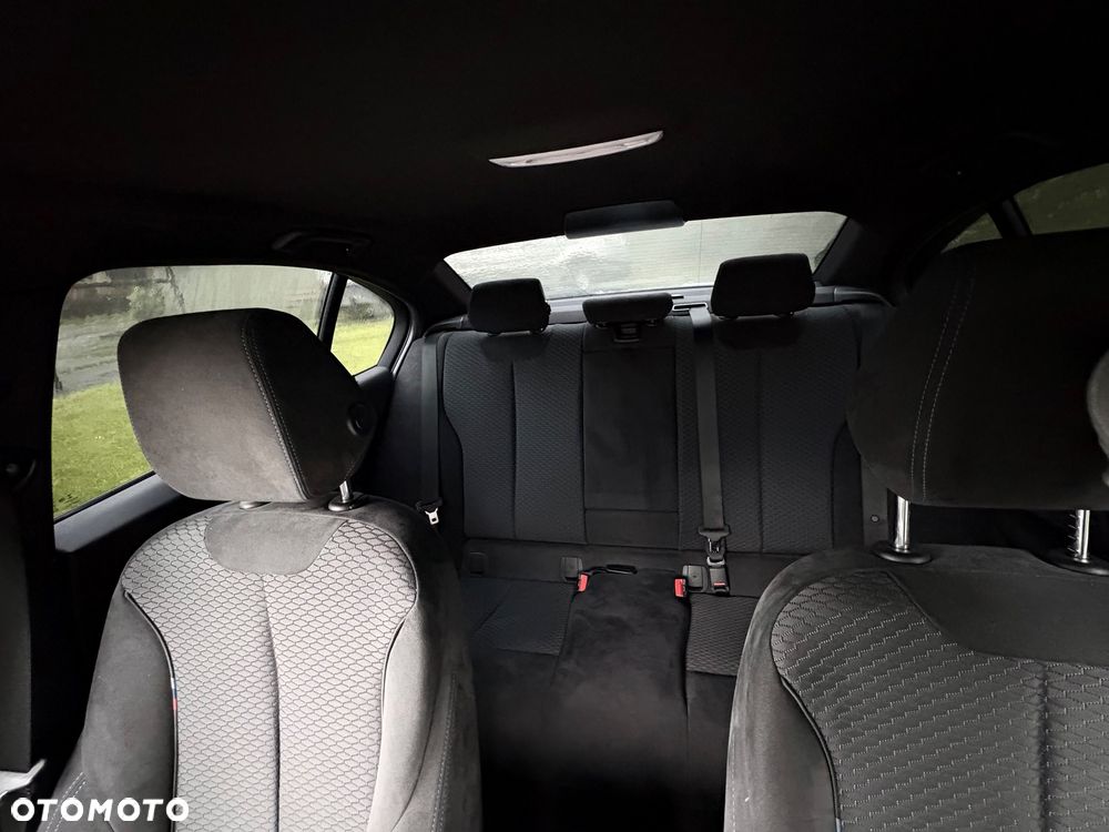 BMW Seria 3 318i M Sport - 12