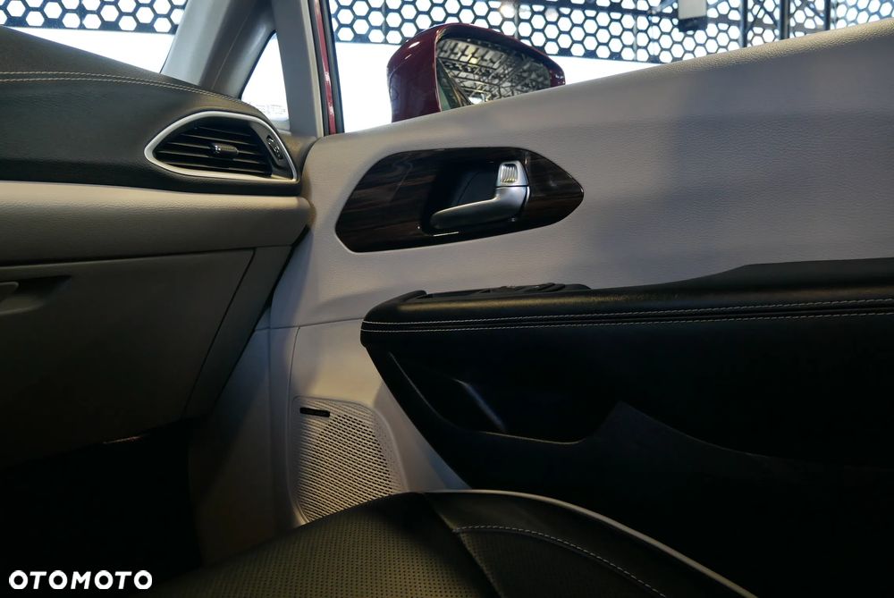 Chrysler Pacifica - 24