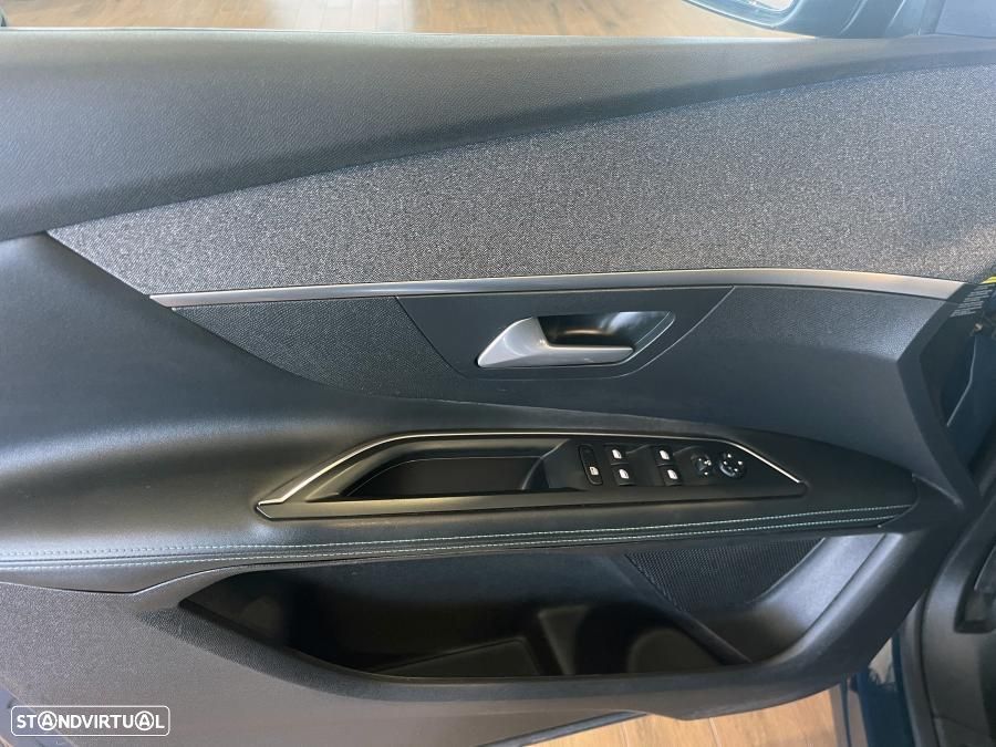 Peugeot 3008 1.2 PureTech Allure Pack - 24