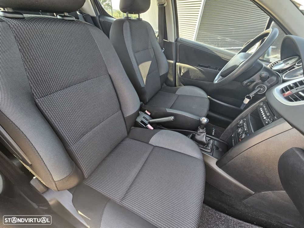 Peugeot 207 1.4 16V Trendy - 24