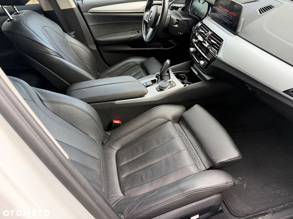 BMW Seria 5 520d Sport Line - 9
