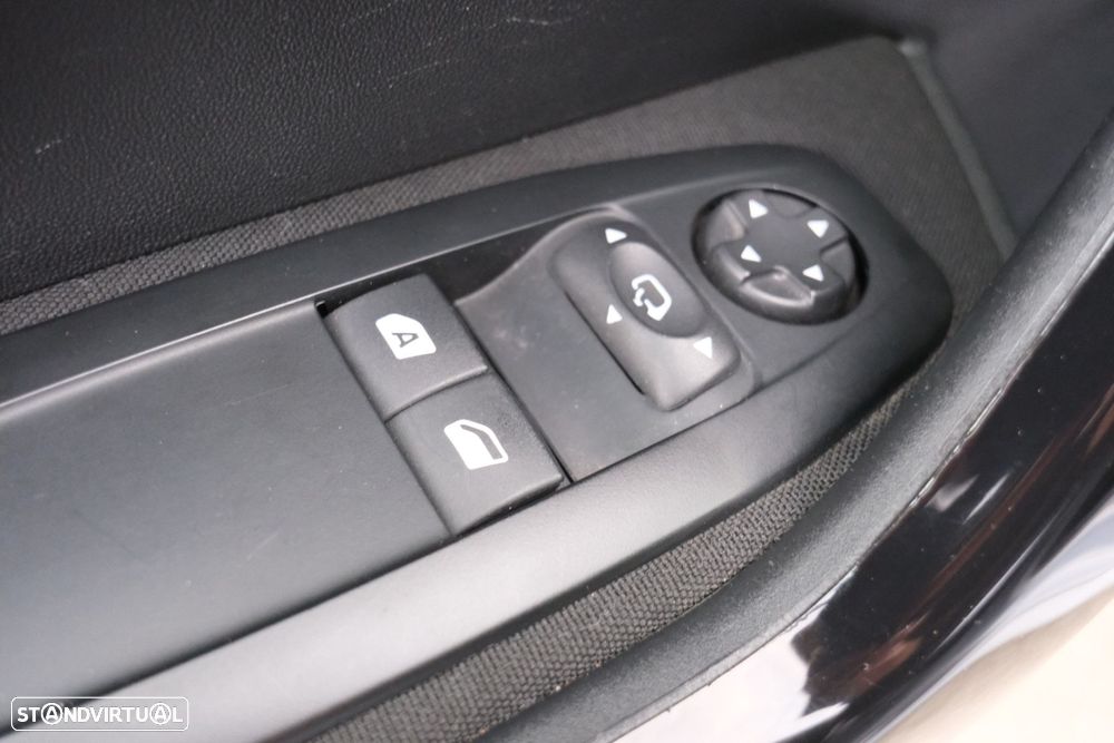 Peugeot 208 1.5 BlueHDi Signature - 18