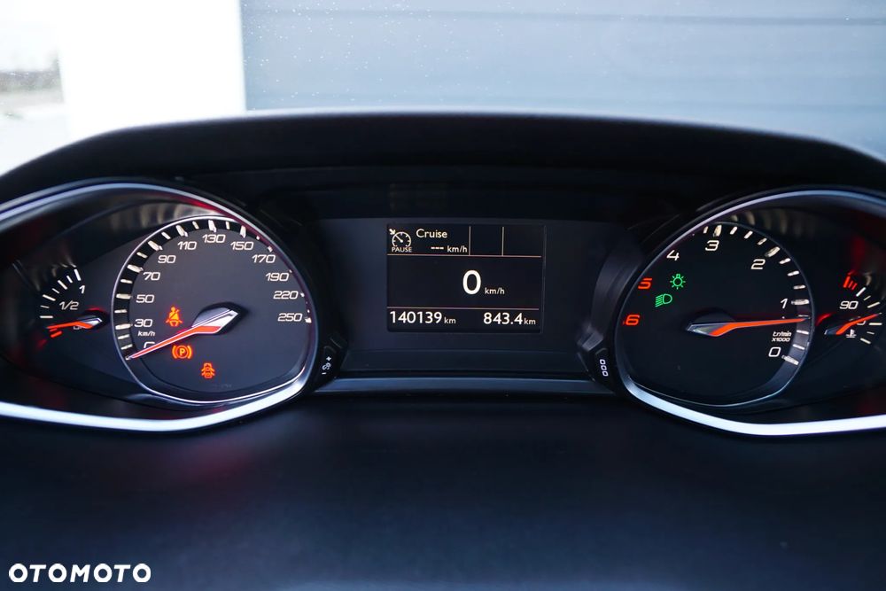 Peugeot 308 BlueHDi 130 Stop & Start Allure Business-Paket - 39