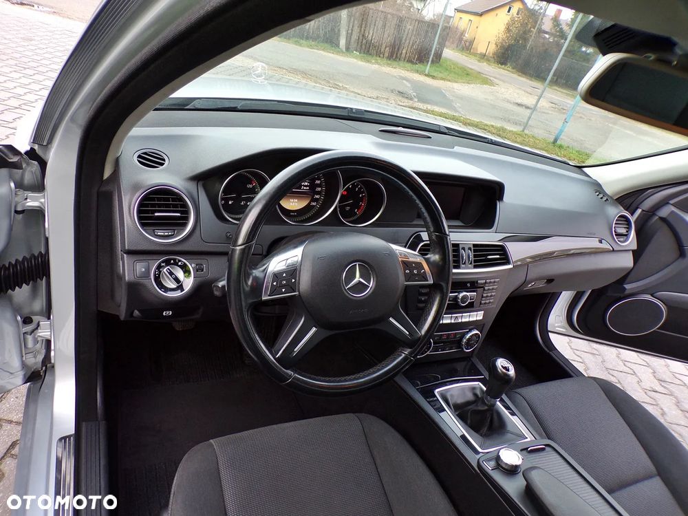 Mercedes-Benz Klasa C 180 BlueEFFICIENCY Elegance - 15