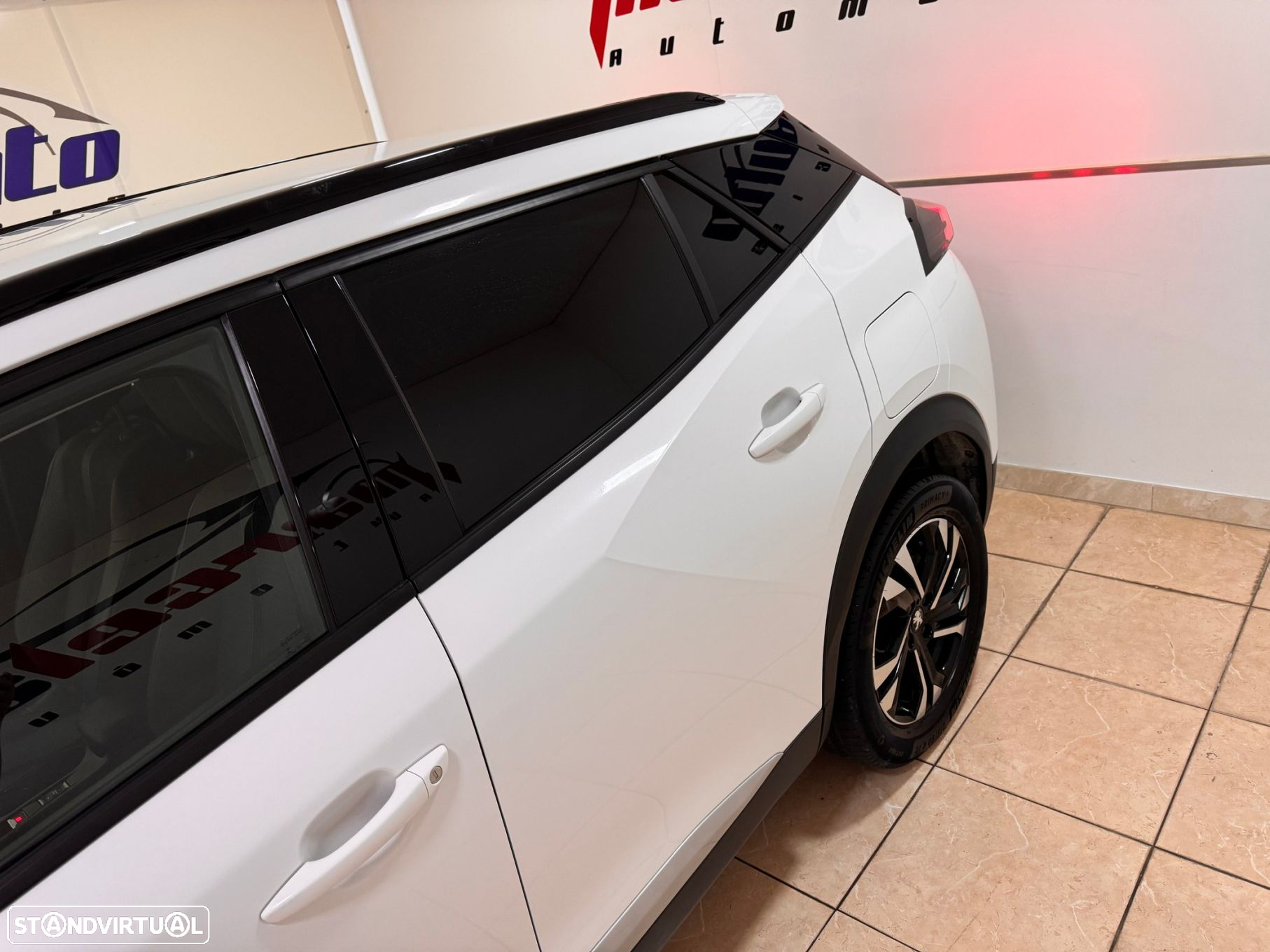 Peugeot 2008 1.2 PureTech Allure - 4