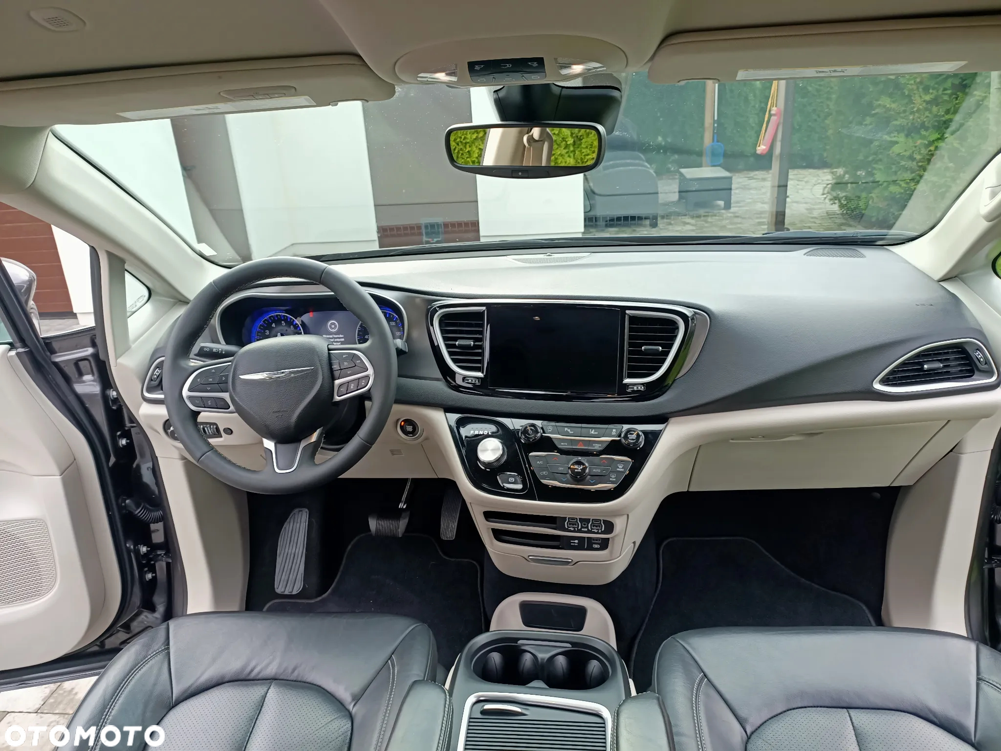 Chrysler Pacifica - 24