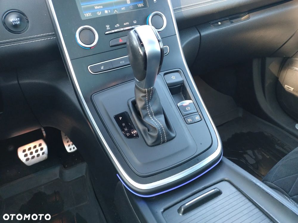 Renault Grand Scenic - 36