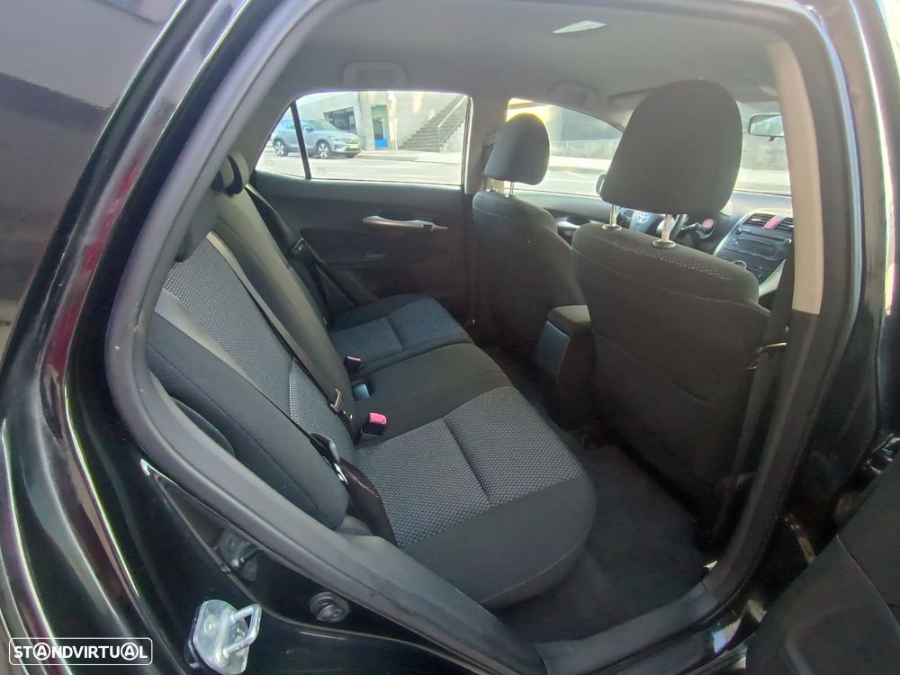 Toyota Auris 1.4 D-4D Comfort+Pack Style - 19