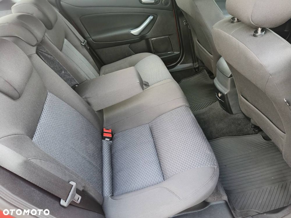 Ford Mondeo 2.3 Ghia - 13