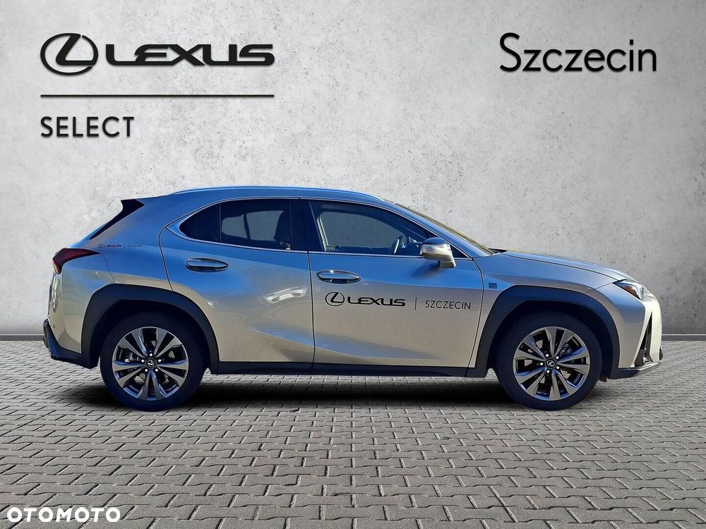 Lexus UX 2025