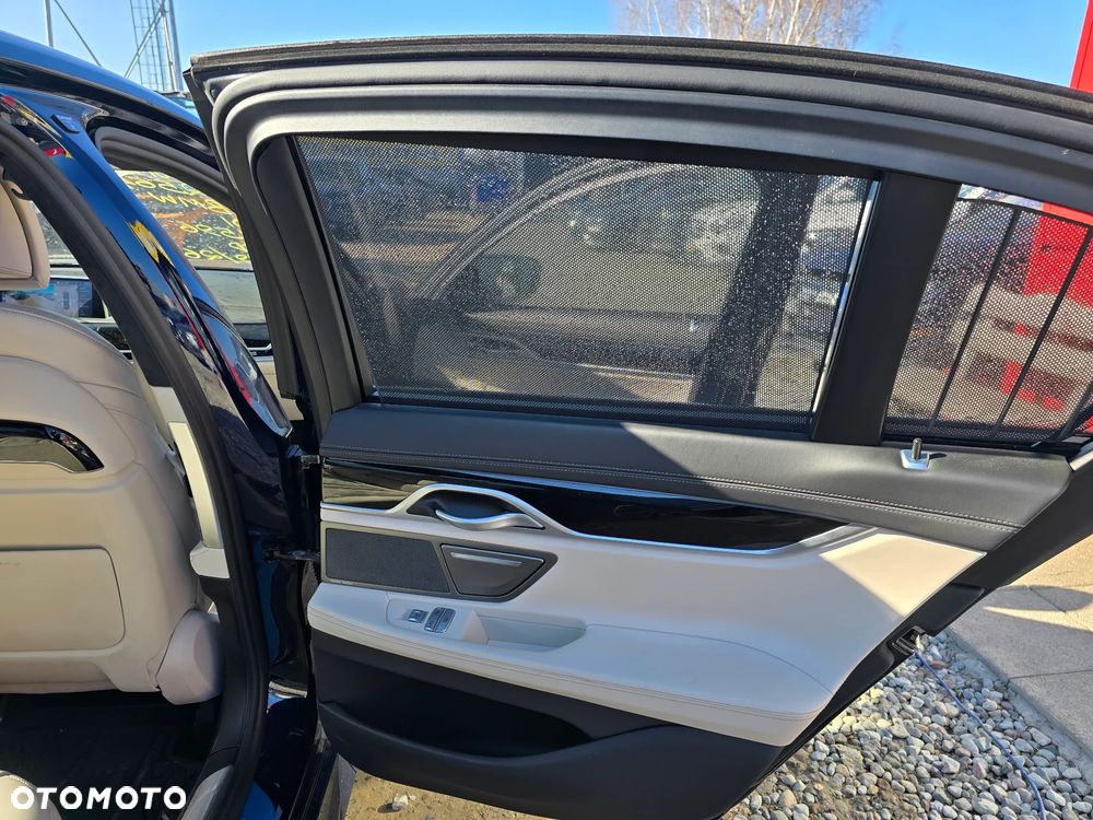 BMW Seria 7 750i xDrive - 19
