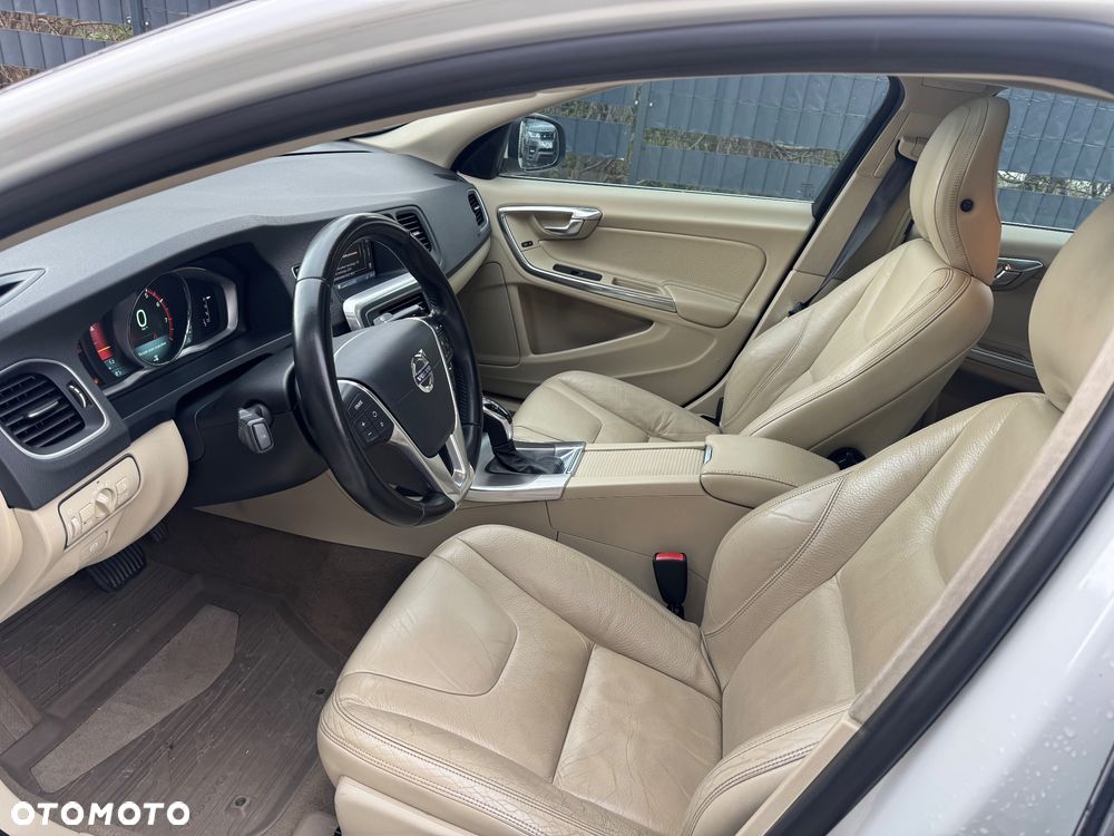 Volvo S60 T5 Drive-E Dynamic Edition (Momentum) - 11