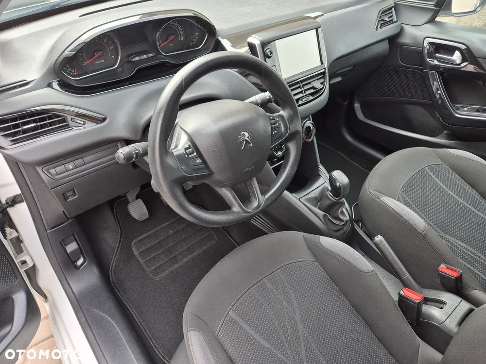 Peugeot 208 - 12