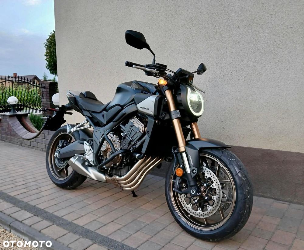 Honda CB - 12