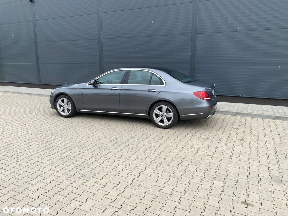 Mercedes-Benz Klasa E 300 9G-TRONIC - 9