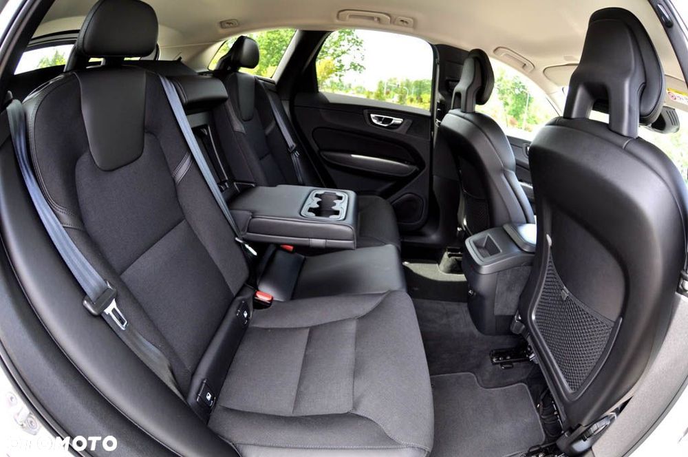 Volvo XC 60 D4 AWD Geartronic Momentum - 13