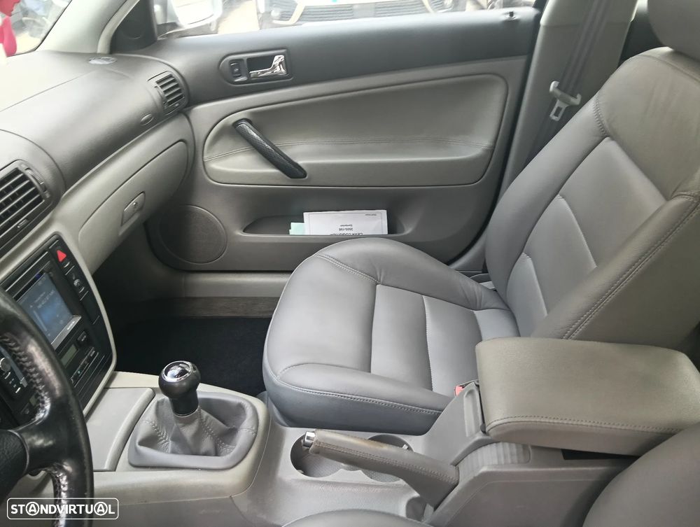 VW Passat Variant 1.6 Confortline - 21