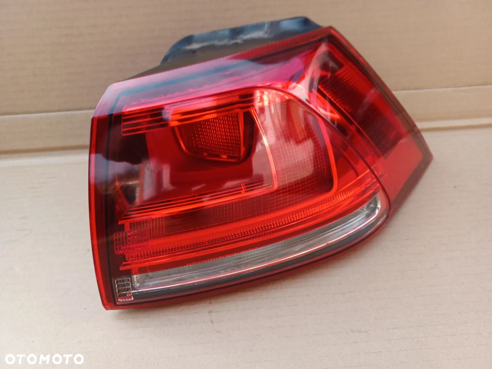 LAMPA TYLNA PRAWA VW GOLF VII HB 5G0945096M - 1