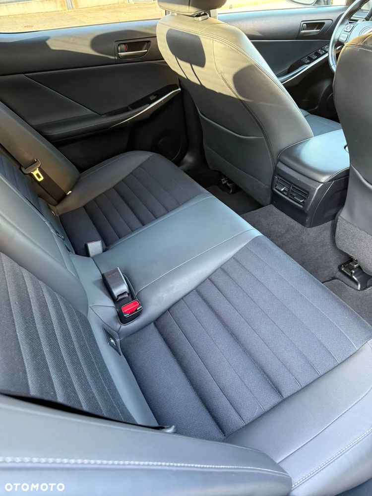 Lexus IS 200t / 300 Elegance - 11