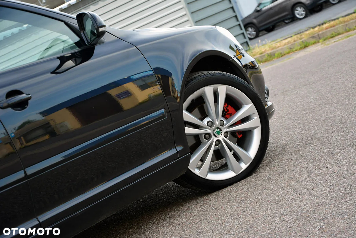 Skoda Octavia Combi 2.0 TDI CR DPF DSG RS - 15
