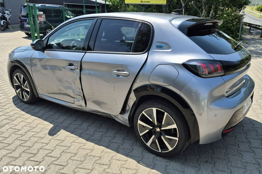 Peugeot 208 - 5