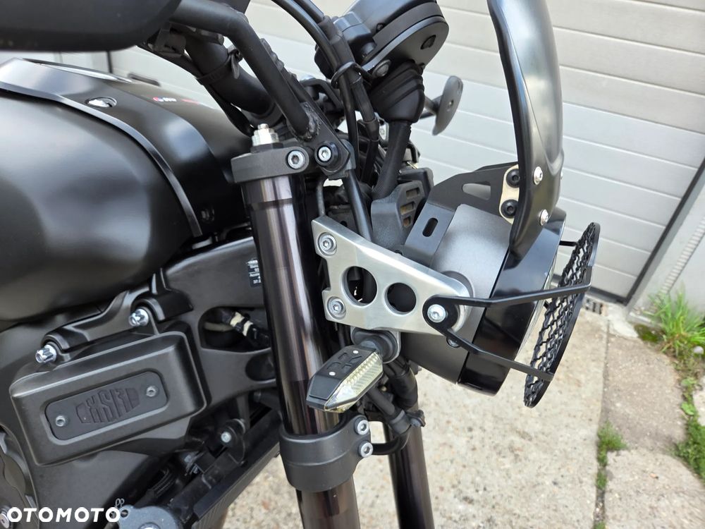 Yamaha XSR - 12