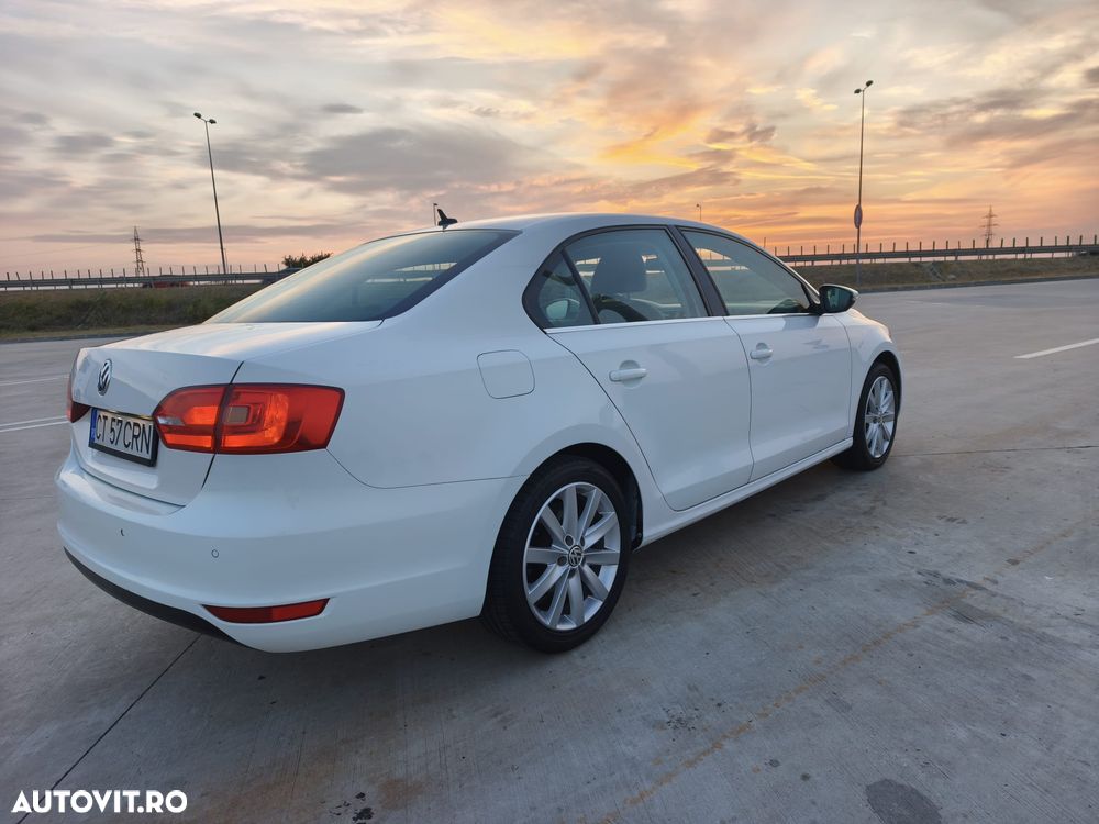 VOLKSWAGEN Jetta 2011 — imagine 3
