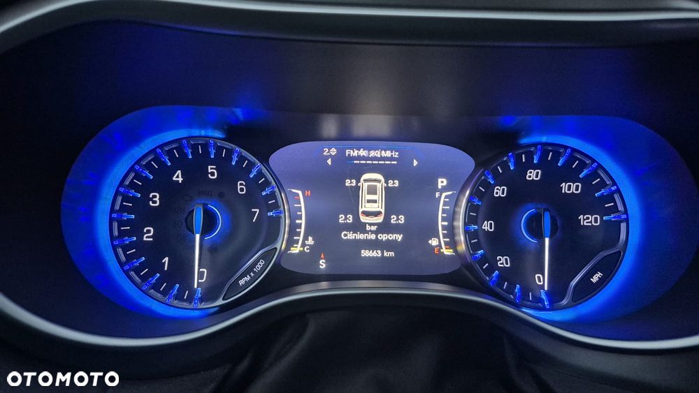 Chrysler Pacifica - 21