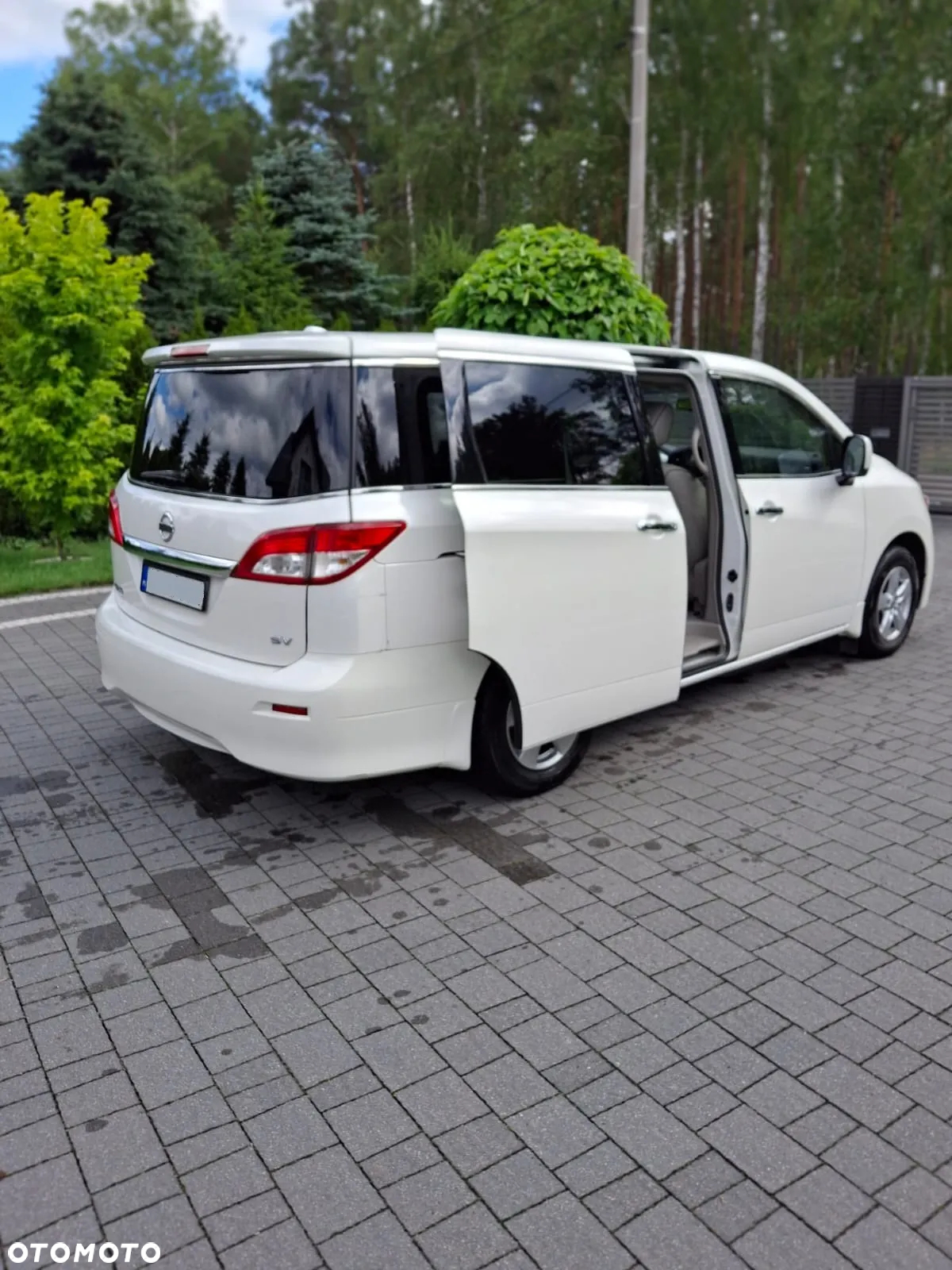 Nissan Quest - 2