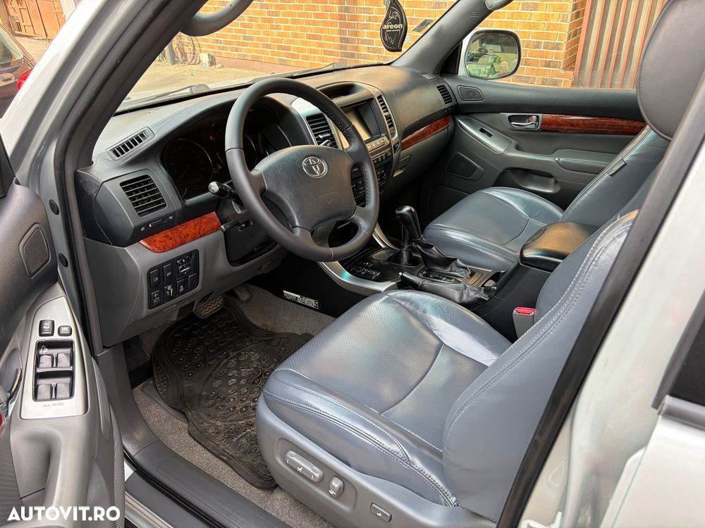 Toyota Land Cruiser - 7