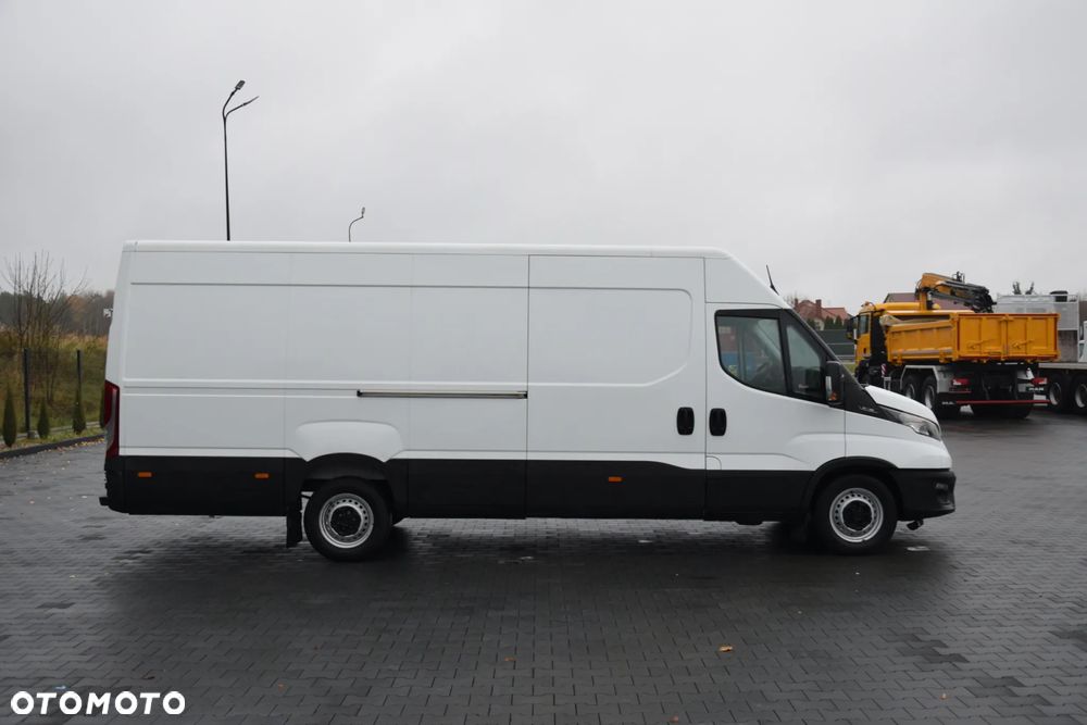 Iveco DAILY MAXI 35S16 / 2.3 - 160 KM / NOWY MODEL / 3 OSOBY / DOSTAWCZE / BLASZAK / KLIMA / CZUJNIKI COFANIA / TRYB CITY-ECO / 2023 / SERWISOWANY / SPROWADZONY Z NIEMIEC - 4