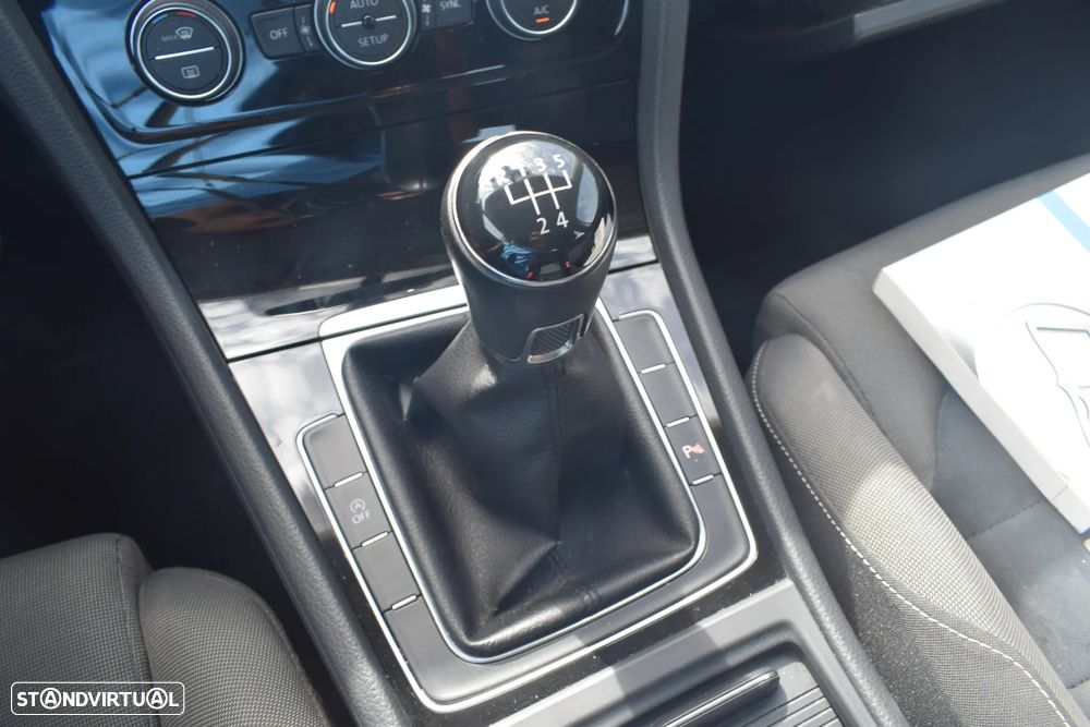 VW Golf 1.6 TDi Trendline BlueMotion - 13