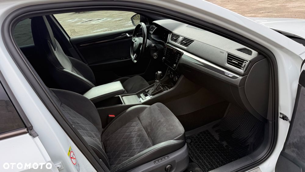 Skoda Superb 2.0 TDI DSG Sportline - 36